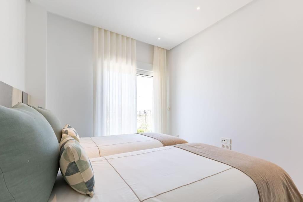 Deluxe penthouse front line to the beach by Valcambre