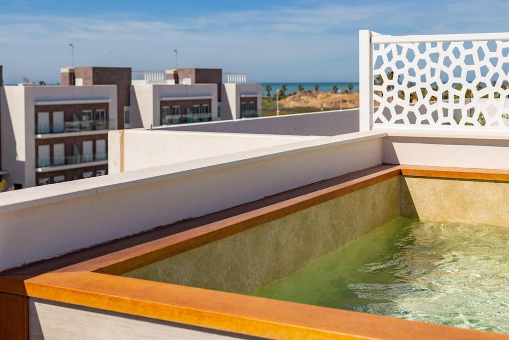 Deluxe penthouse front line to the beach by Valcambre