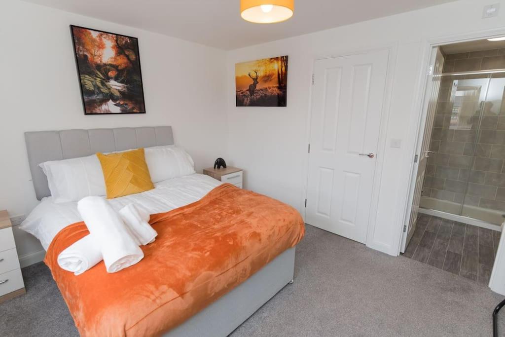Deluxe 5'Bed House w- Parking - CITY CENTRE