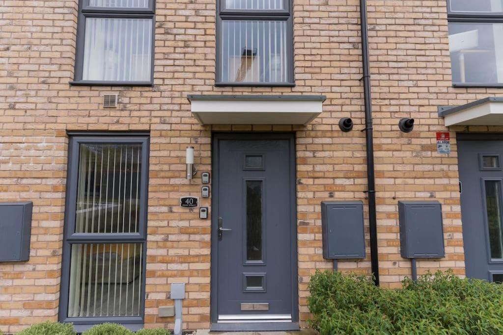 Deluxe 5'Bed House w- Parking - CITY CENTRE