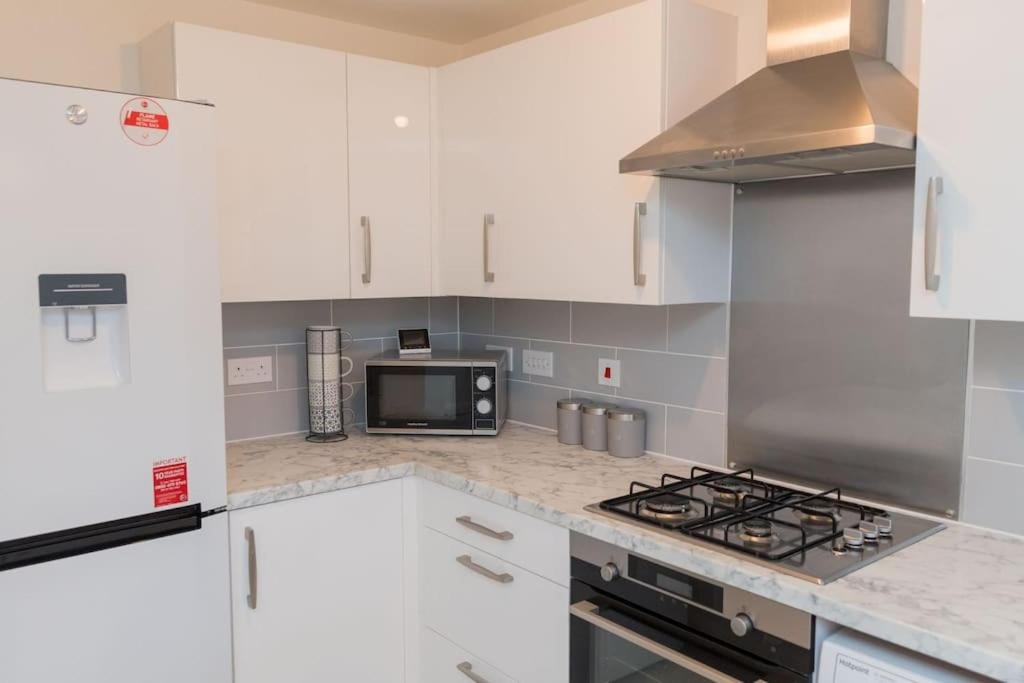 Deluxe 5'Bed House w- Parking - CITY CENTRE