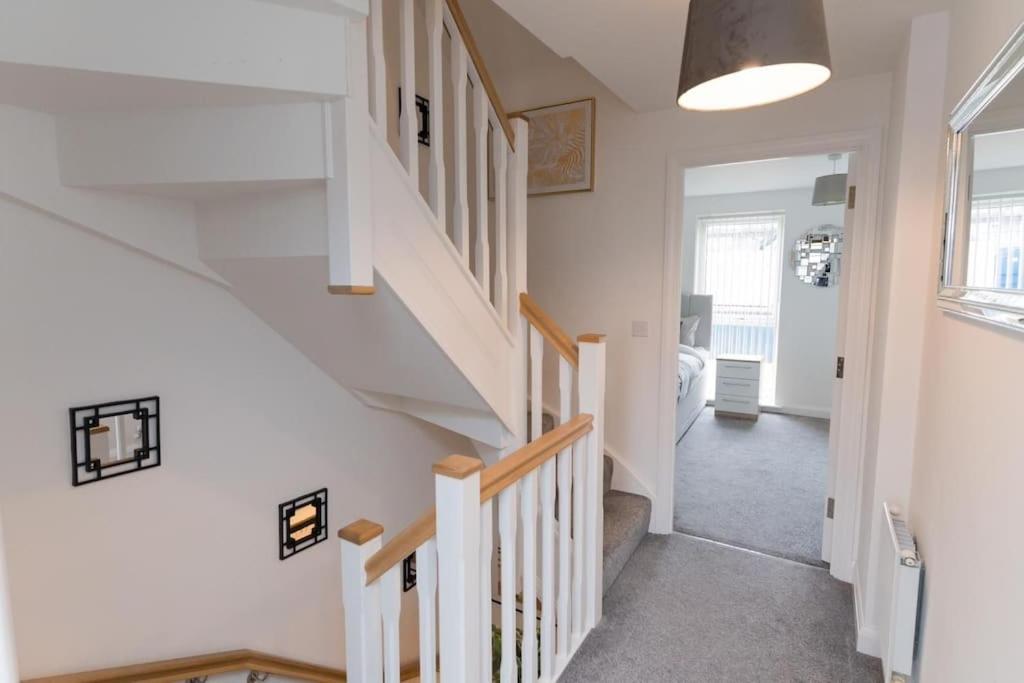 Deluxe 5'Bed House w- Parking - CITY CENTRE