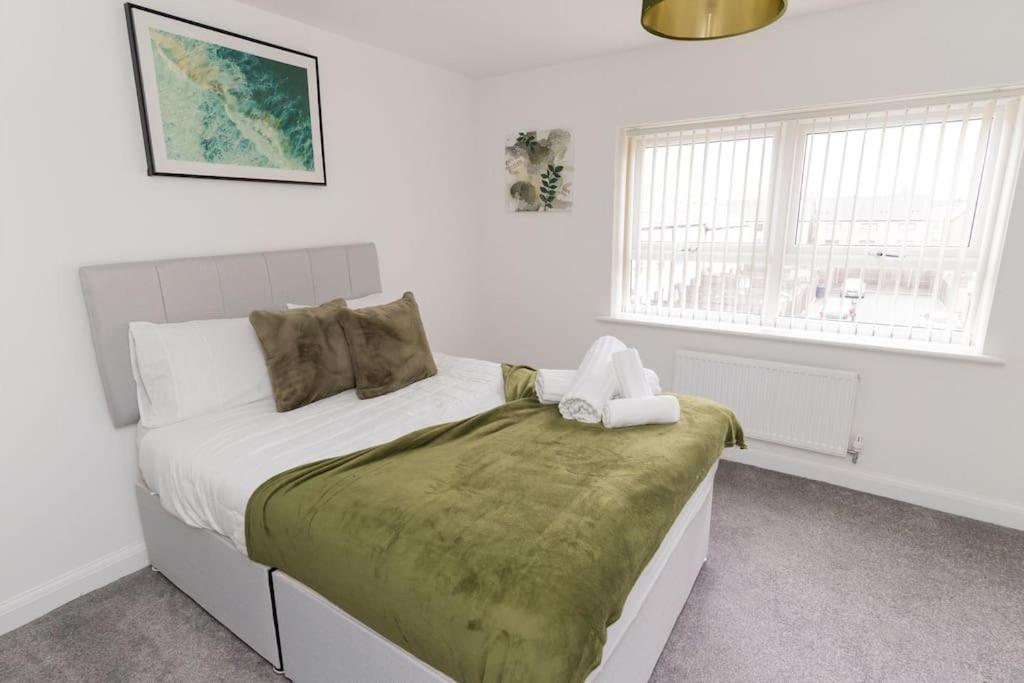 Deluxe 5'Bed House w- Parking - CITY CENTRE