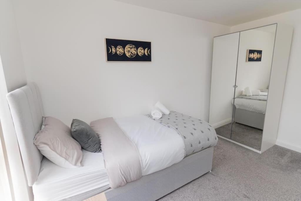 Deluxe 5'Bed House w- Parking - CITY CENTRE