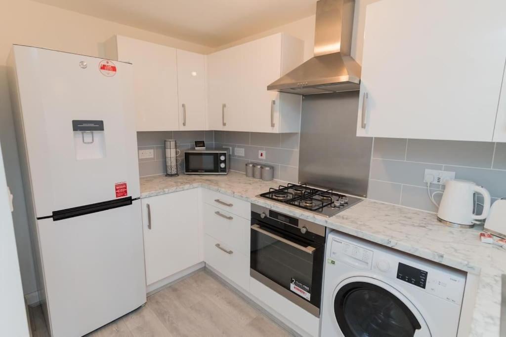 Deluxe 5'Bed House w- Parking - CITY CENTRE