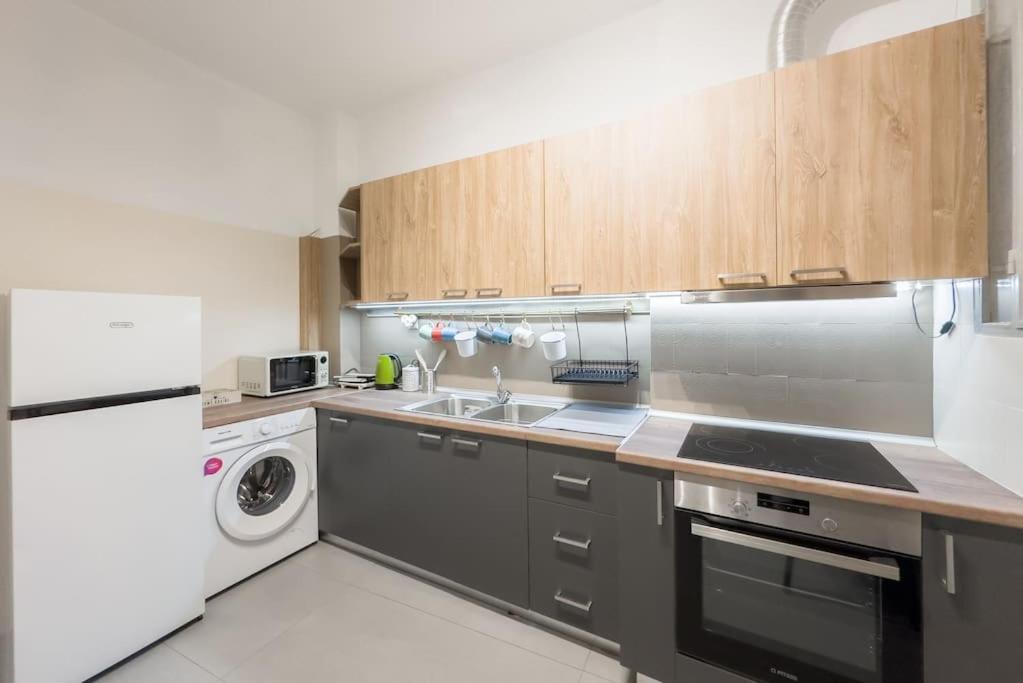 Spacious Urban Apt in the Heart of Athens