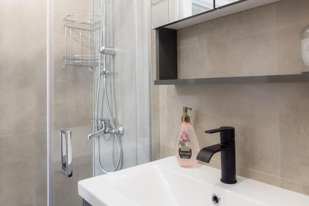 Spacious Urban Apt in the Heart of Athens