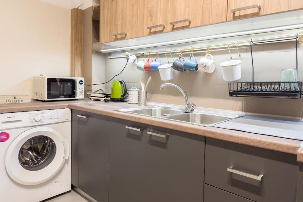 Spacious Urban Apt in the Heart of Athens