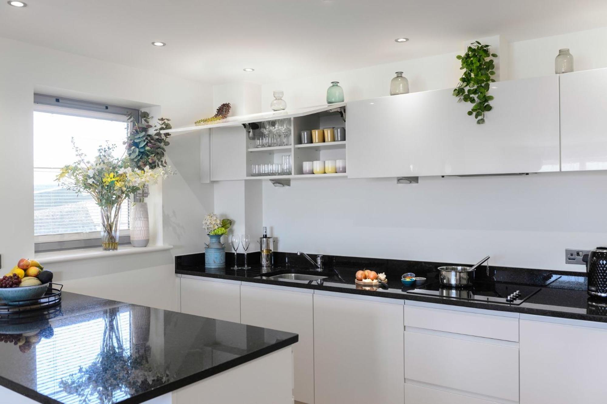 6 Azure, Newquay - Sea view, Parking, 500m from beach view 4