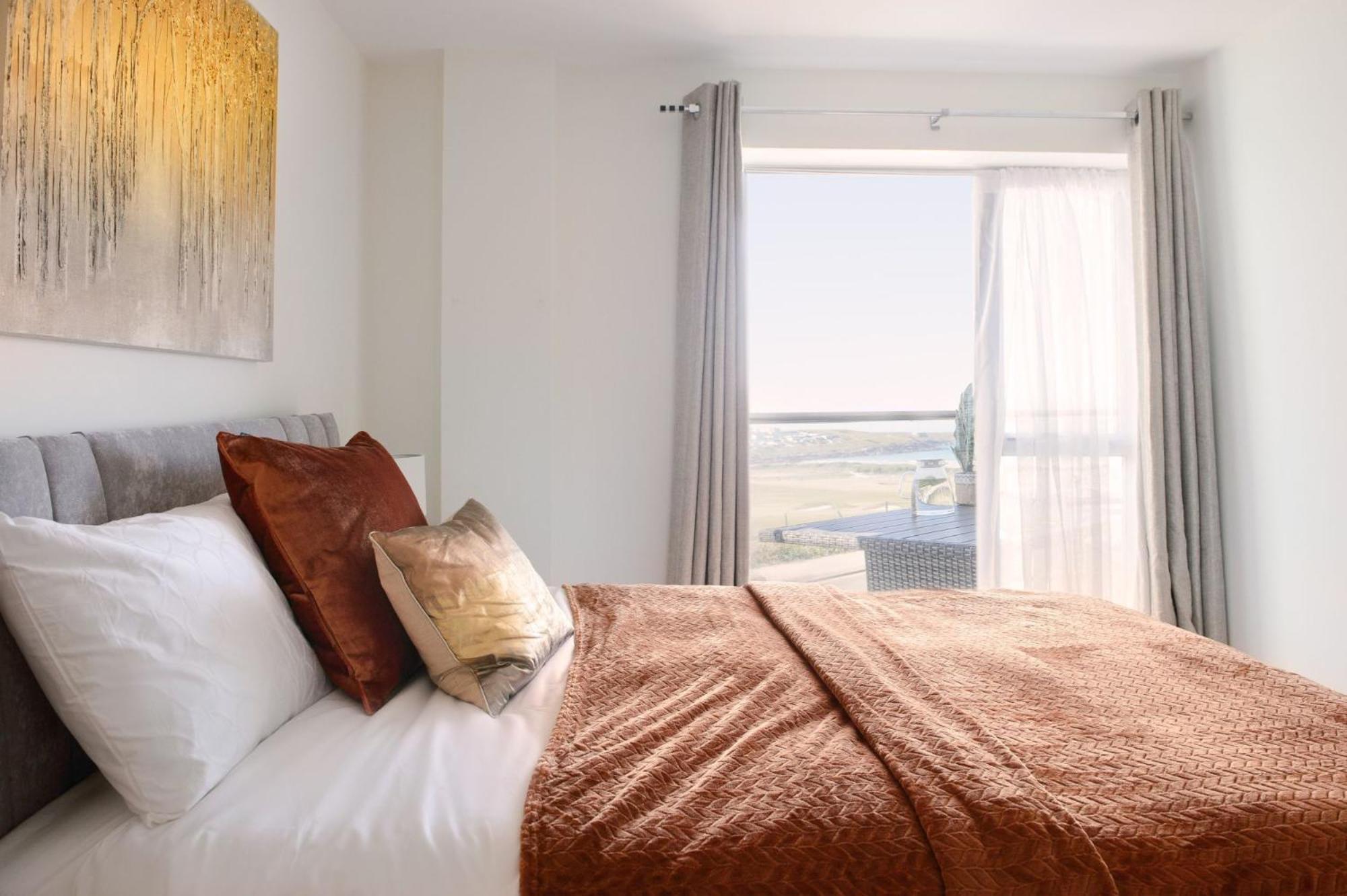 6 Azure, Newquay - Sea view, Parking, 500m from beach view 3