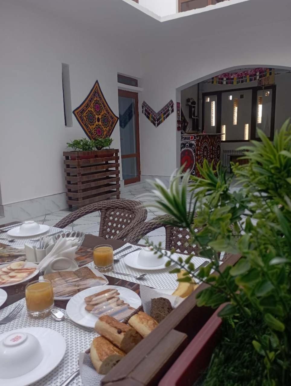 Art Suzani National House Hotel view 2