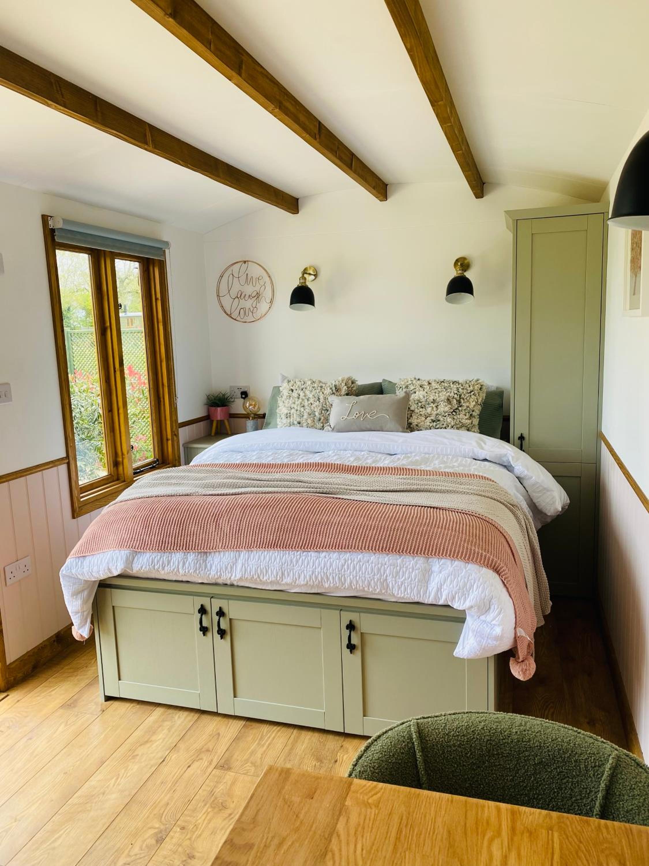Hotel Hidden Gem Luxury Shepherd Hut - Pea Pod