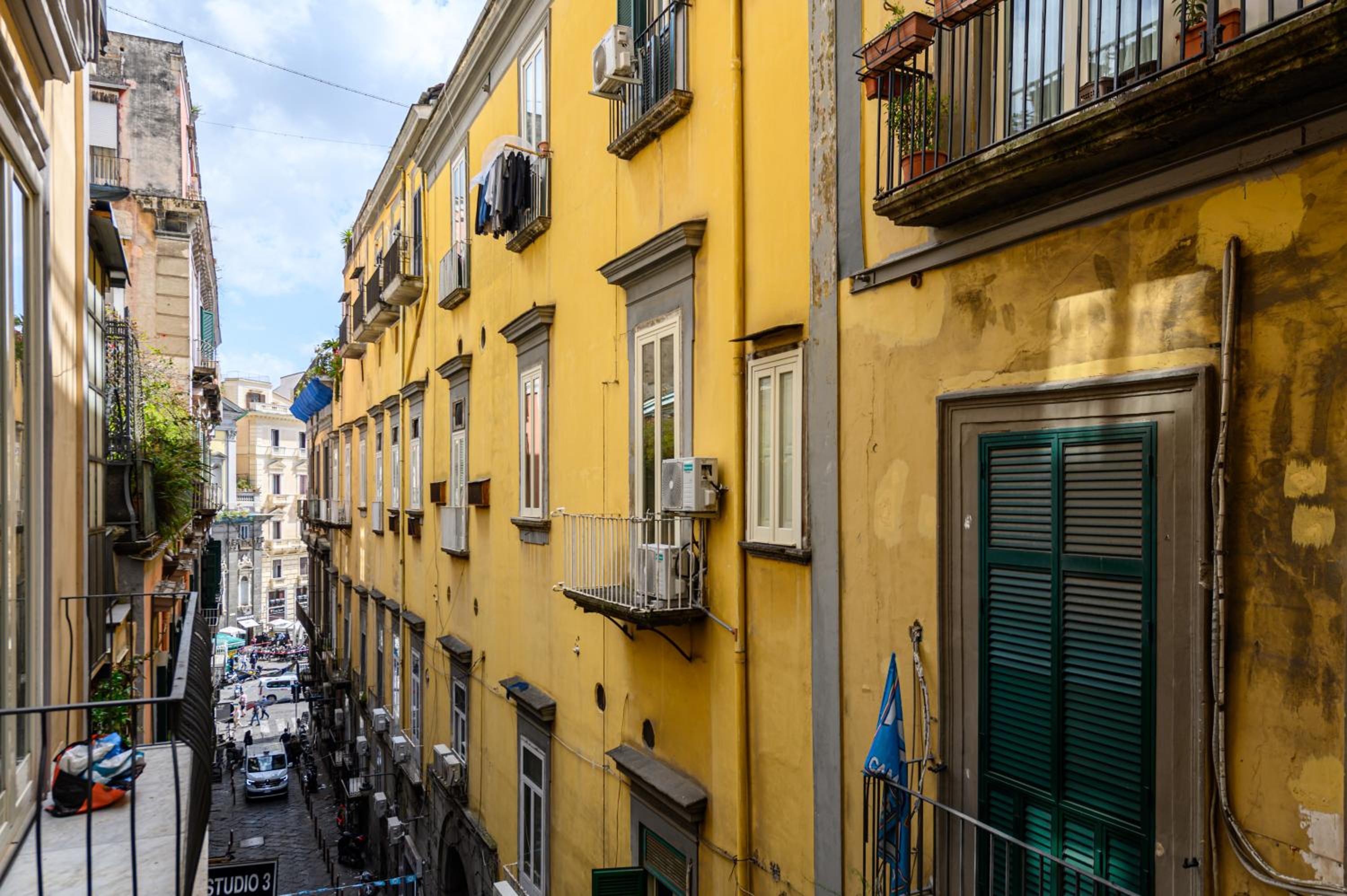 Via Carlo De Cesare 15