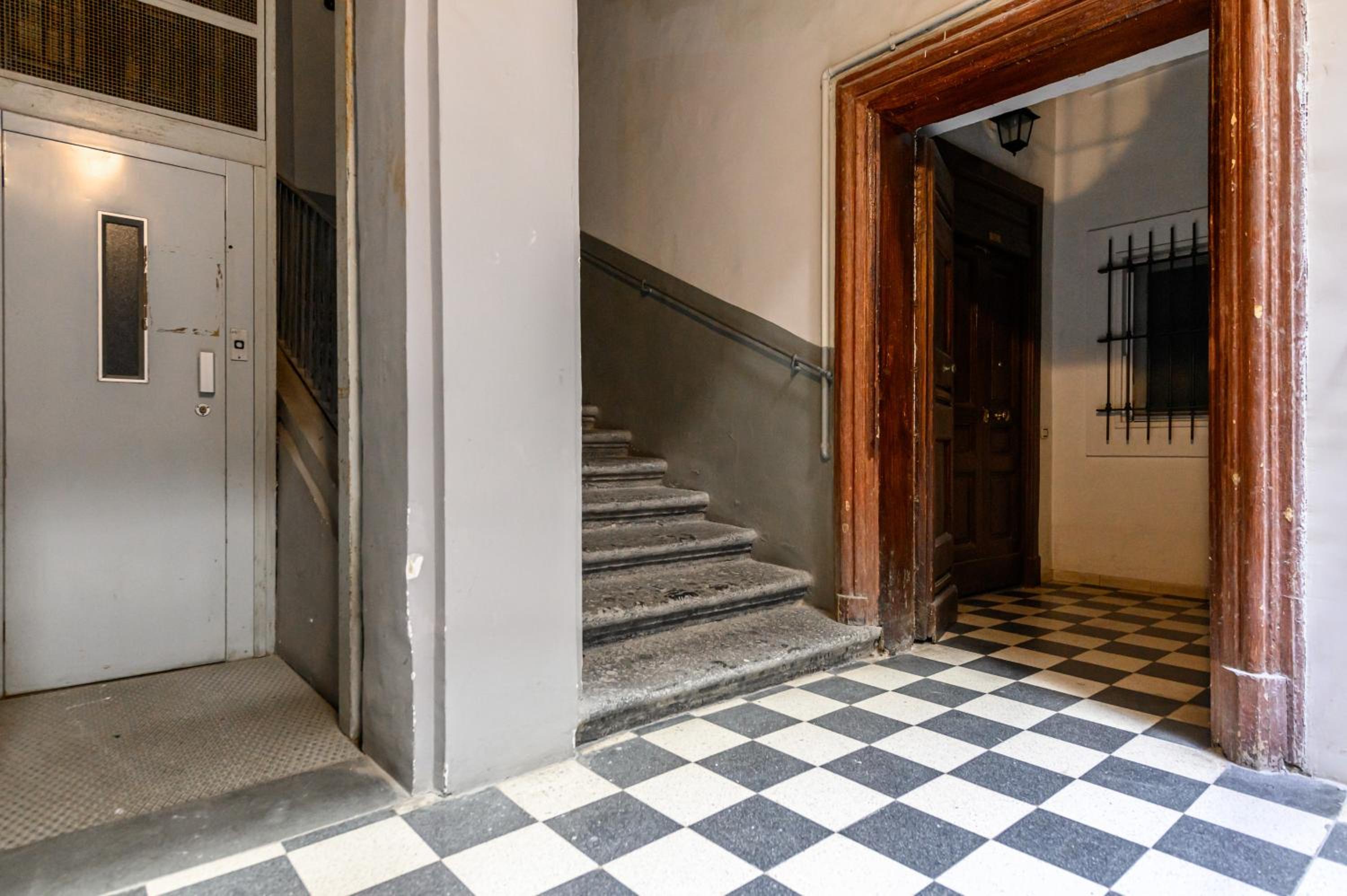 Via Carlo De Cesare 15