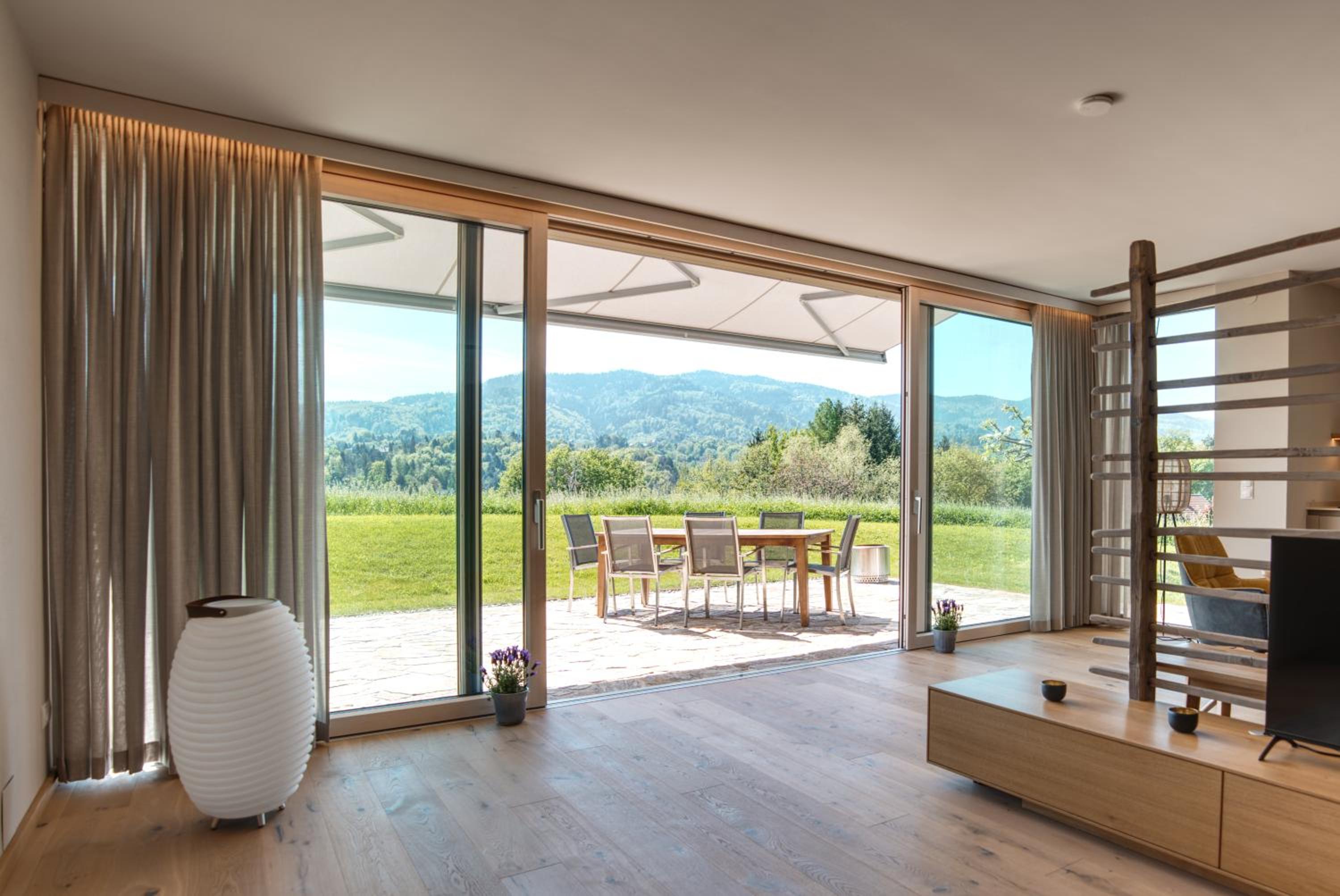 Stilvolles Ferienhaus Südsteiermark ruhige Lage top Aussicht & E-Ladestation