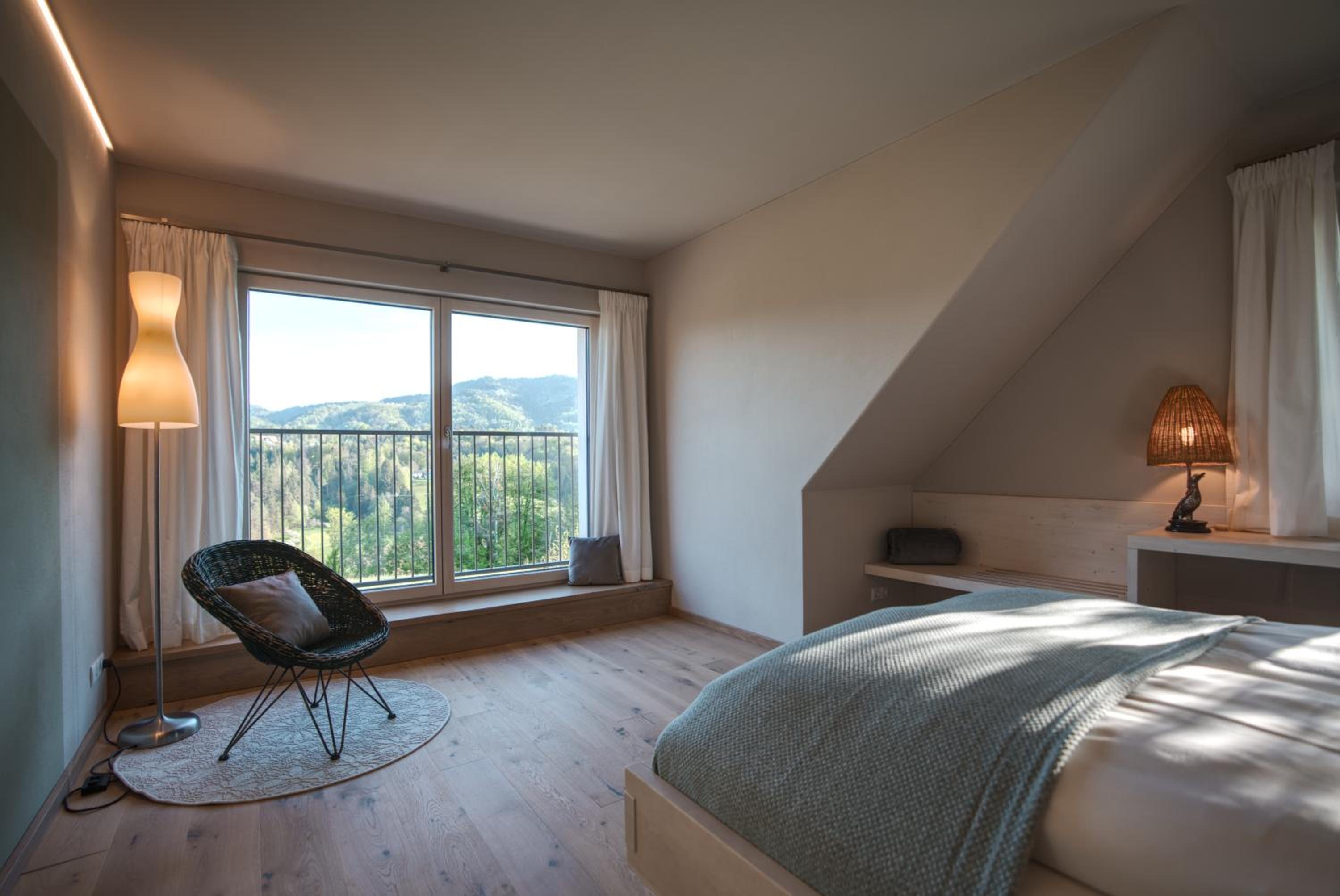 Stilvolles Ferienhaus Südsteiermark ruhige Lage top Aussicht & E-Ladestation