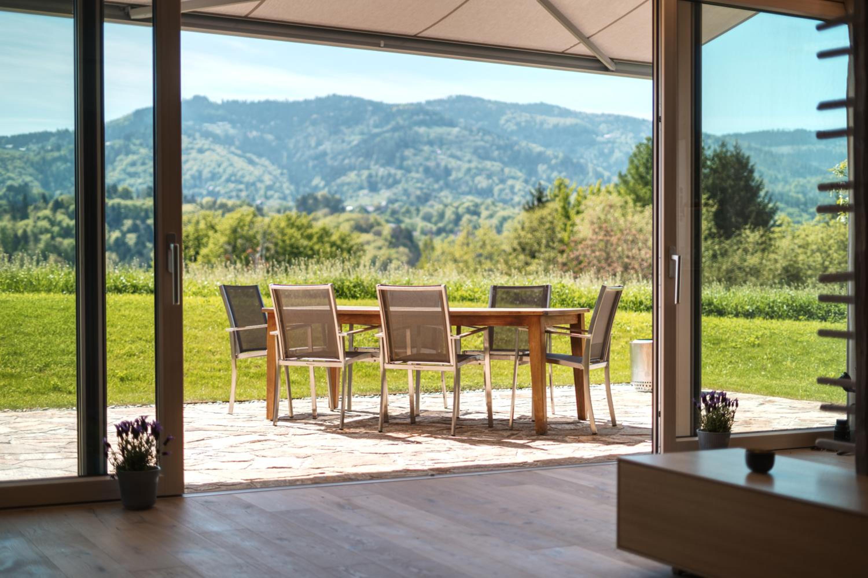 Stilvolles Ferienhaus Südsteiermark ruhige Lage top Aussicht & E-Ladestation