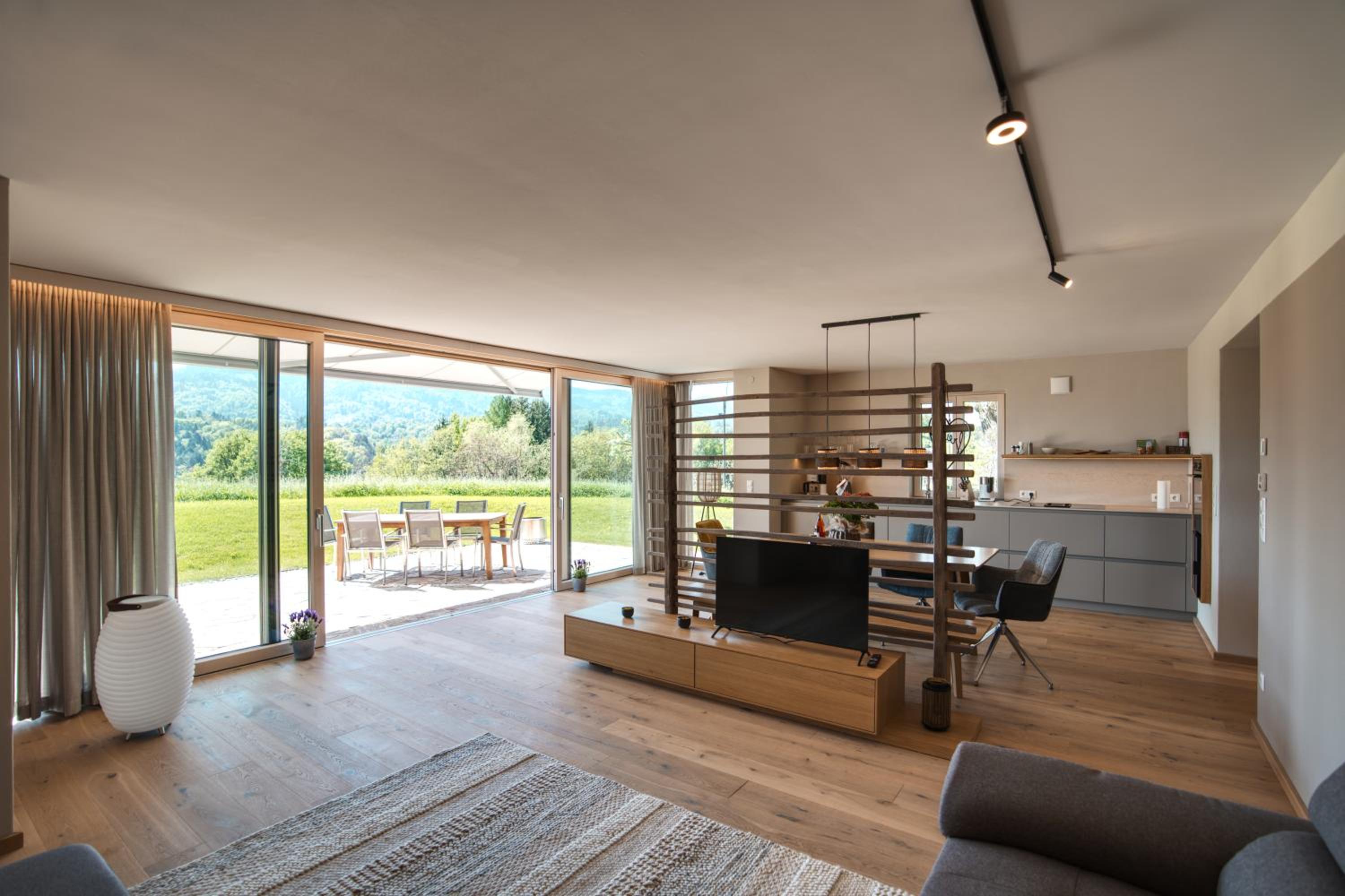 Stilvolles Ferienhaus Südsteiermark ruhige Lage top Aussicht & E-Ladestation