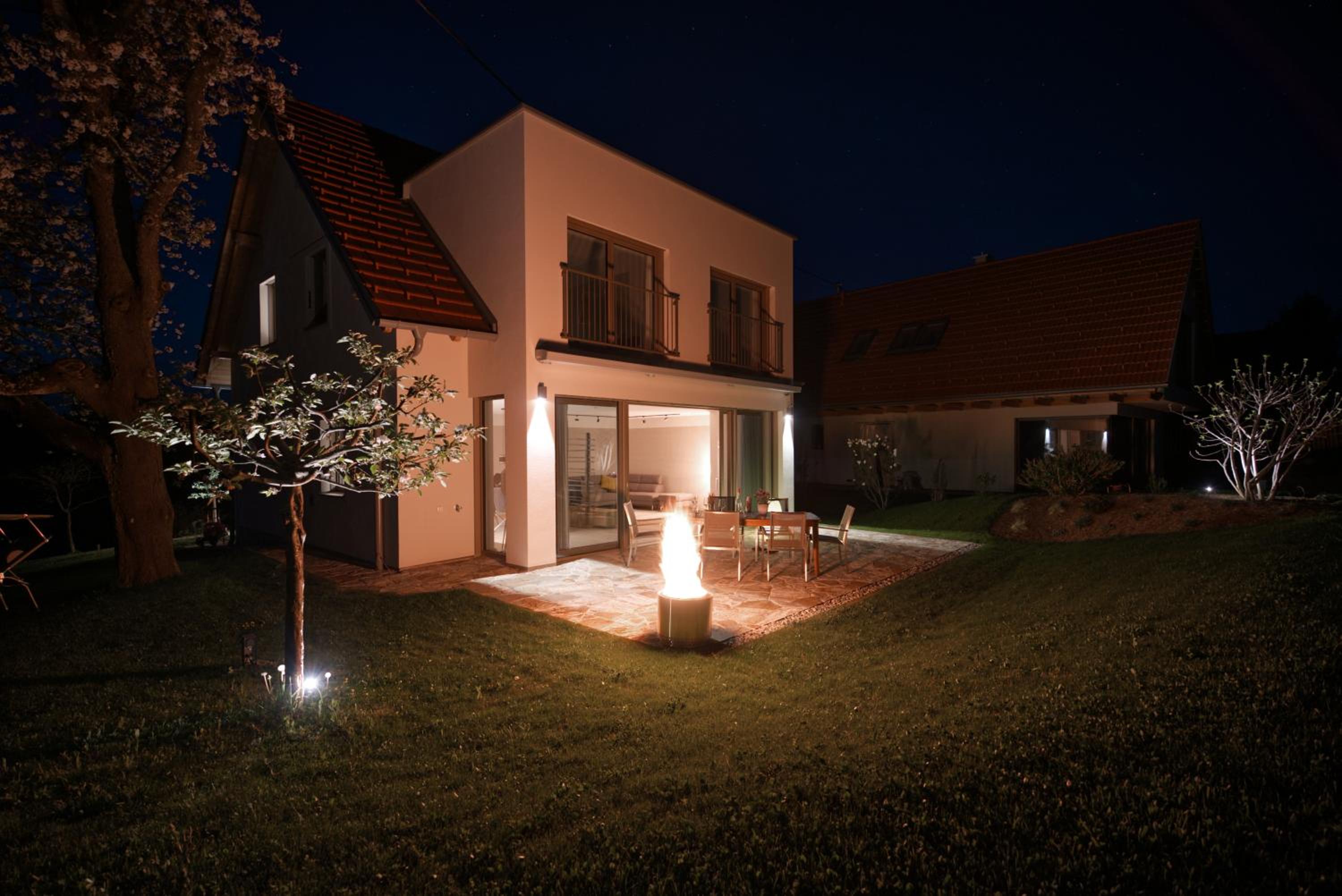 Stilvolles Ferienhaus Südsteiermark ruhige Lage top Aussicht & E-Ladestation