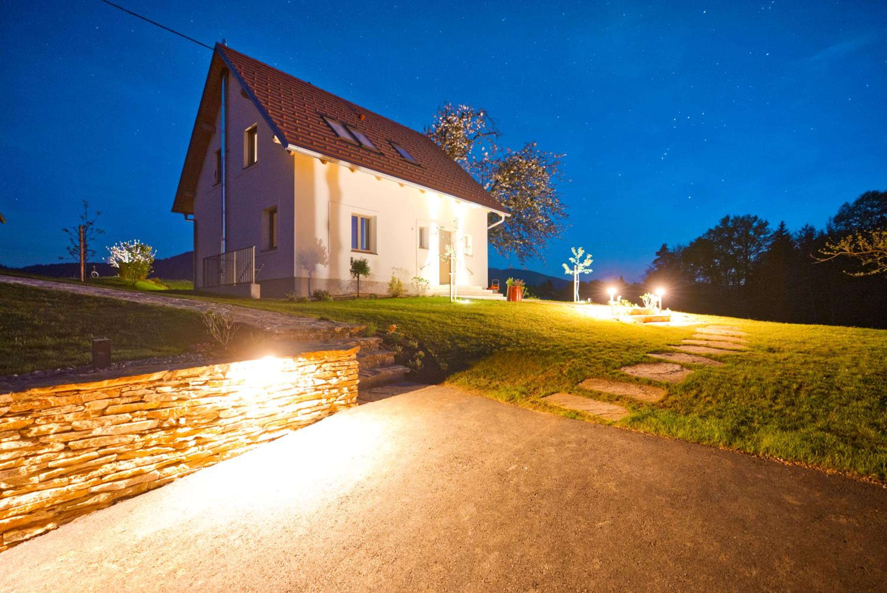 Stilvolles Ferienhaus Südsteiermark ruhige Lage top Aussicht & E-Ladestation