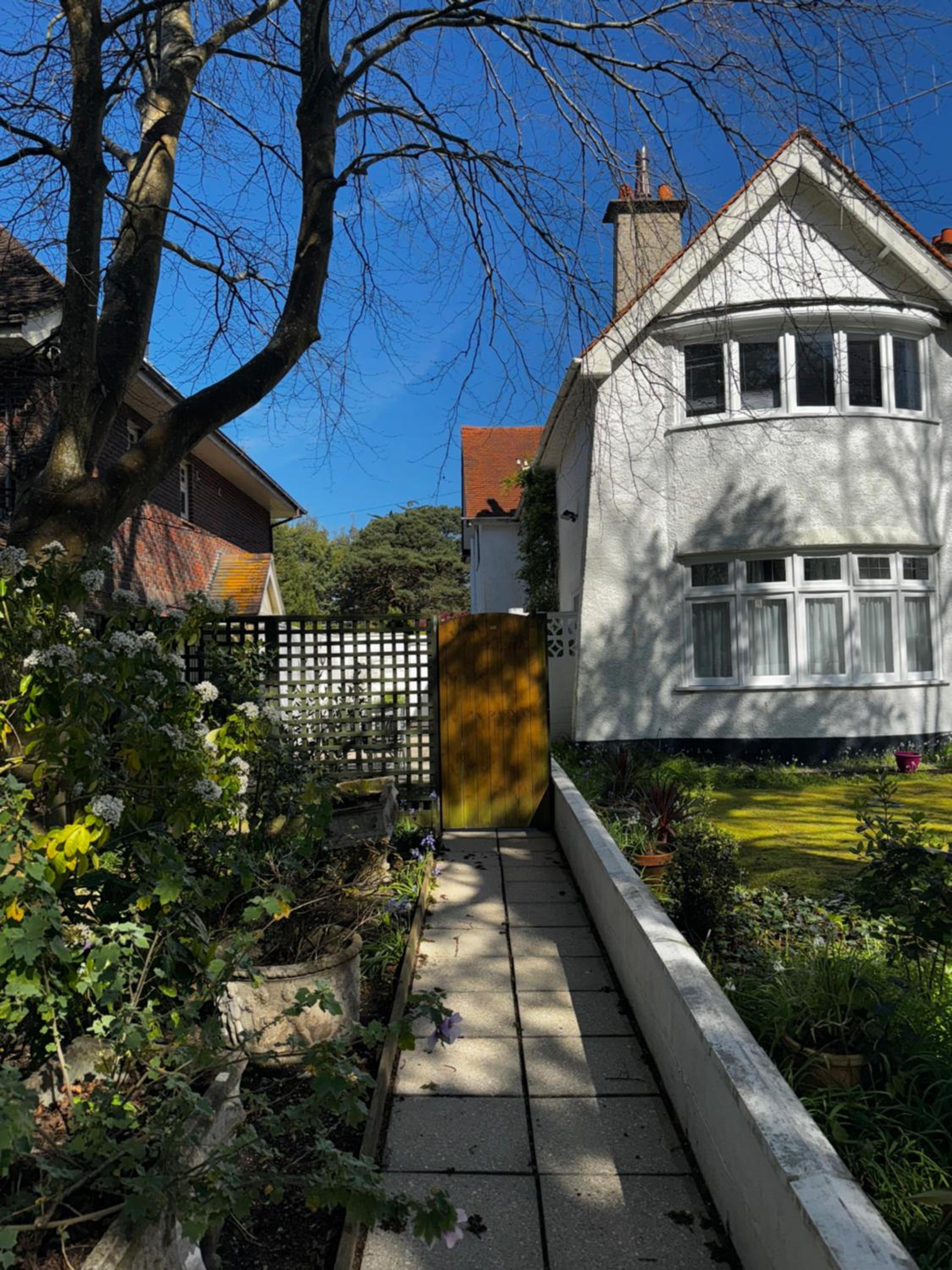 Apartment in Canford Cliffs close to Sandbanks Beach view 2