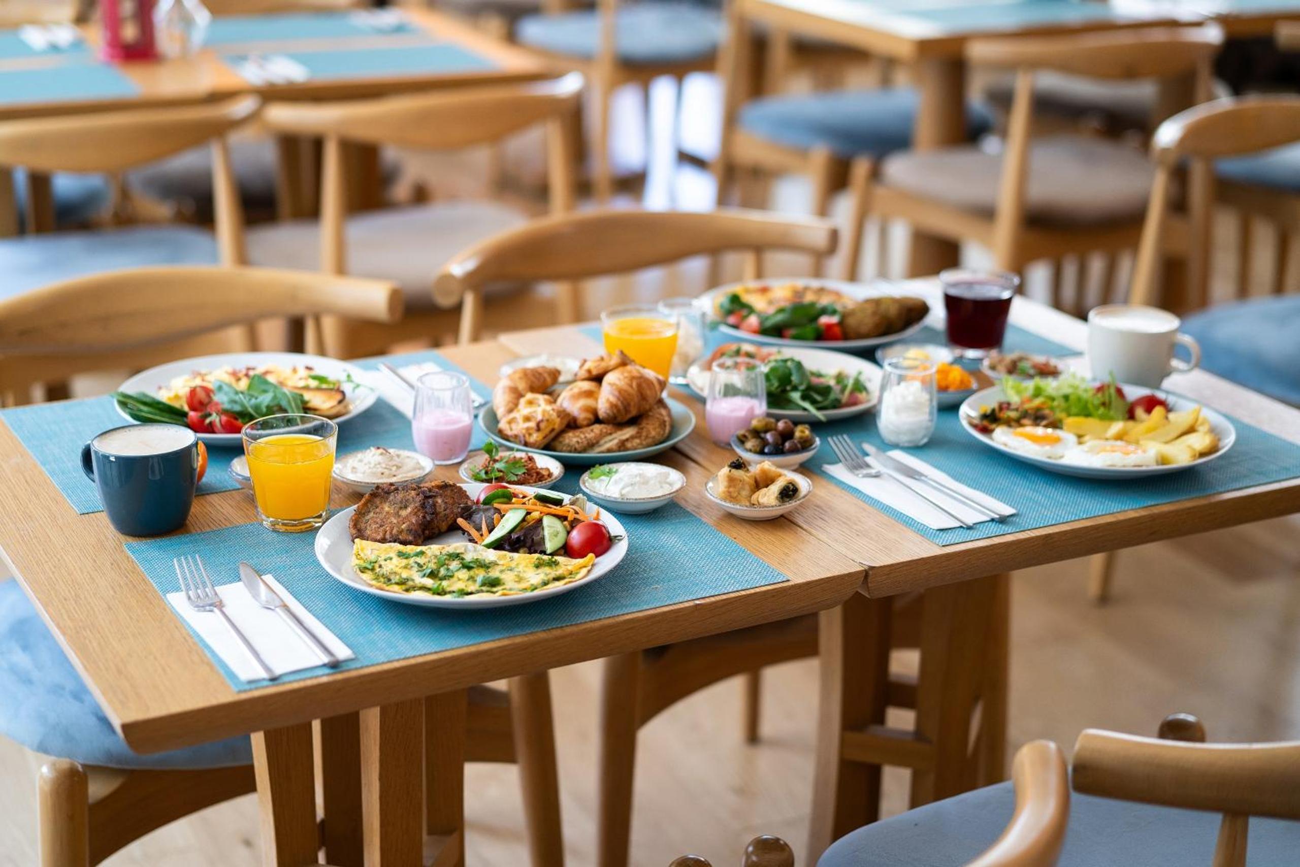 Room Mate Emir - Image 86