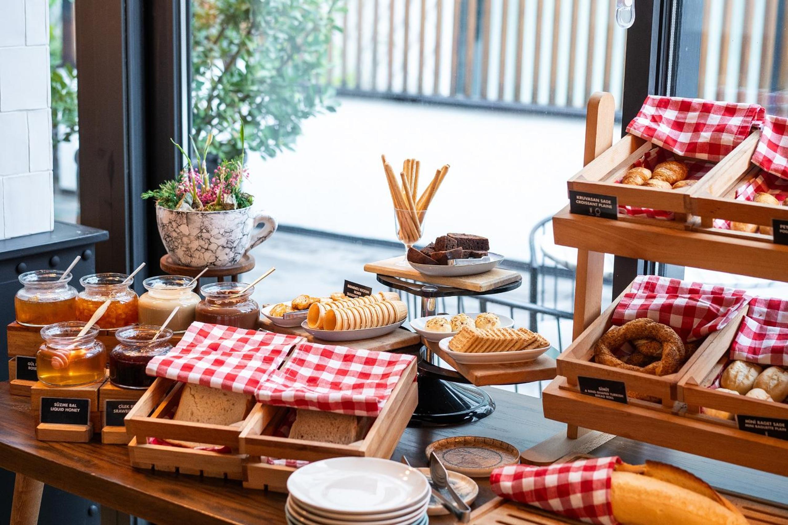 Room Mate Emir - Image 99