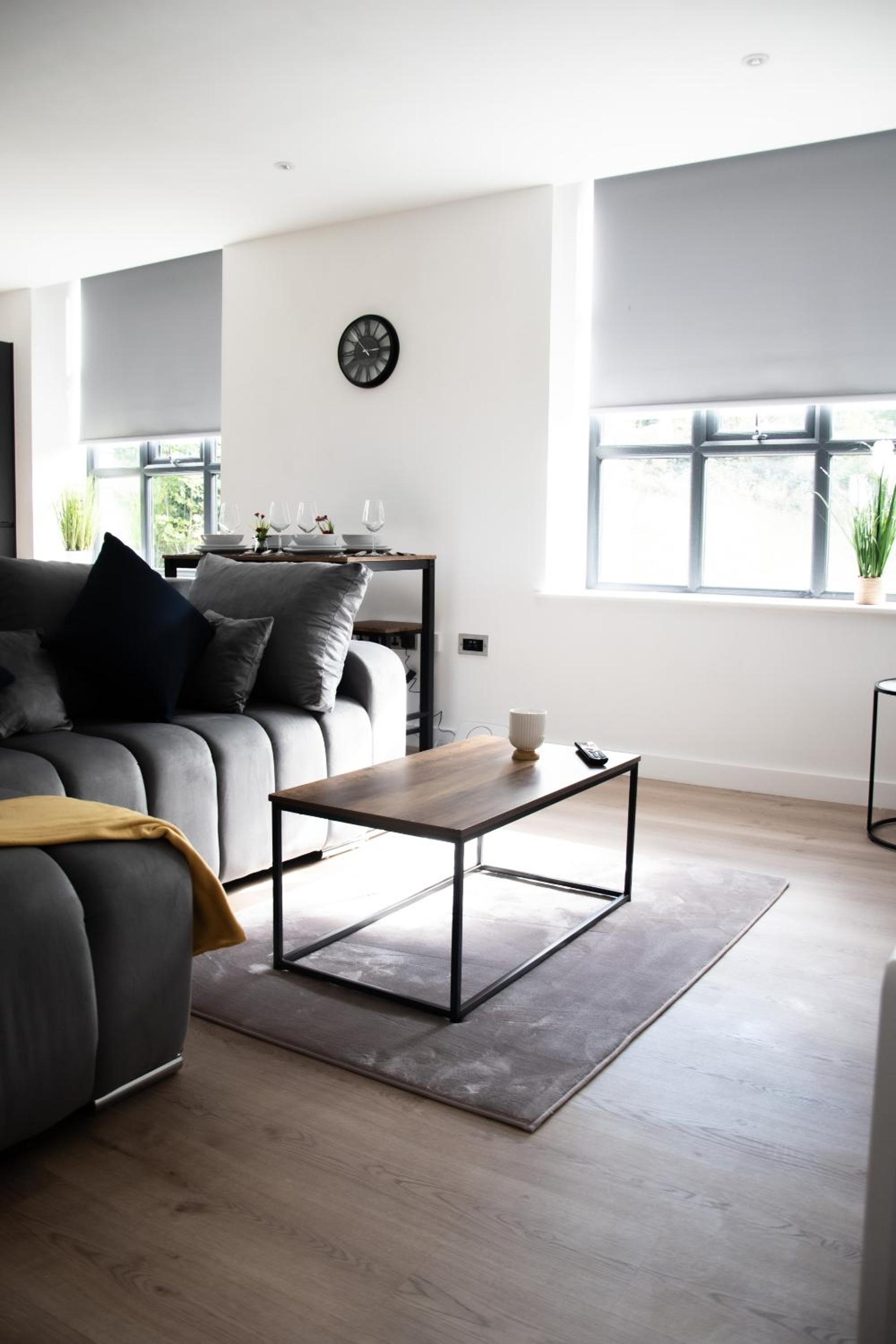Stunning Views 2-Bedroom Apartment in Charming Holmfirth Village, Huddersfield view 4
