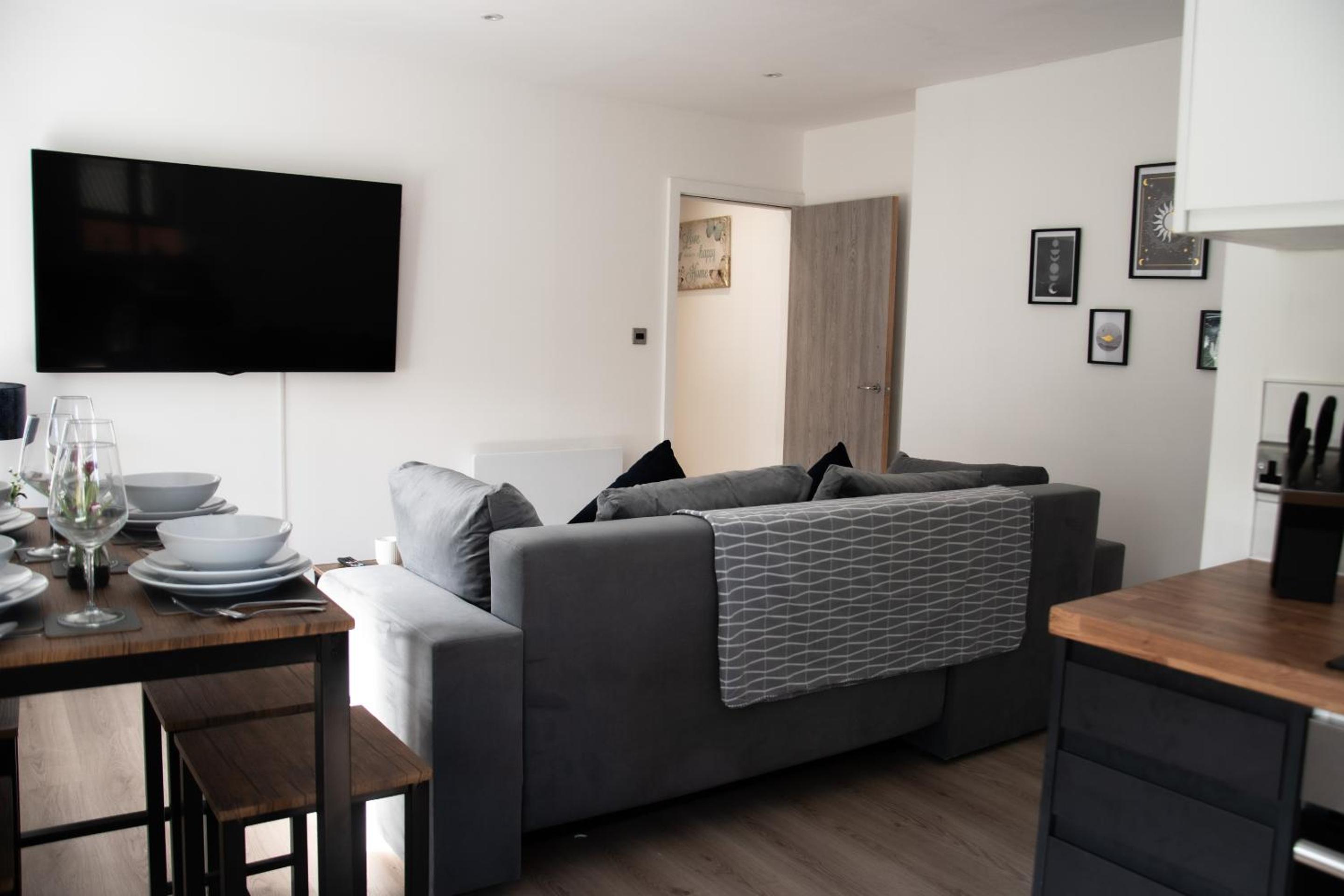 Stunning Views 2-Bedroom Apartment in Charming Holmfirth Village, Huddersfield view 5
