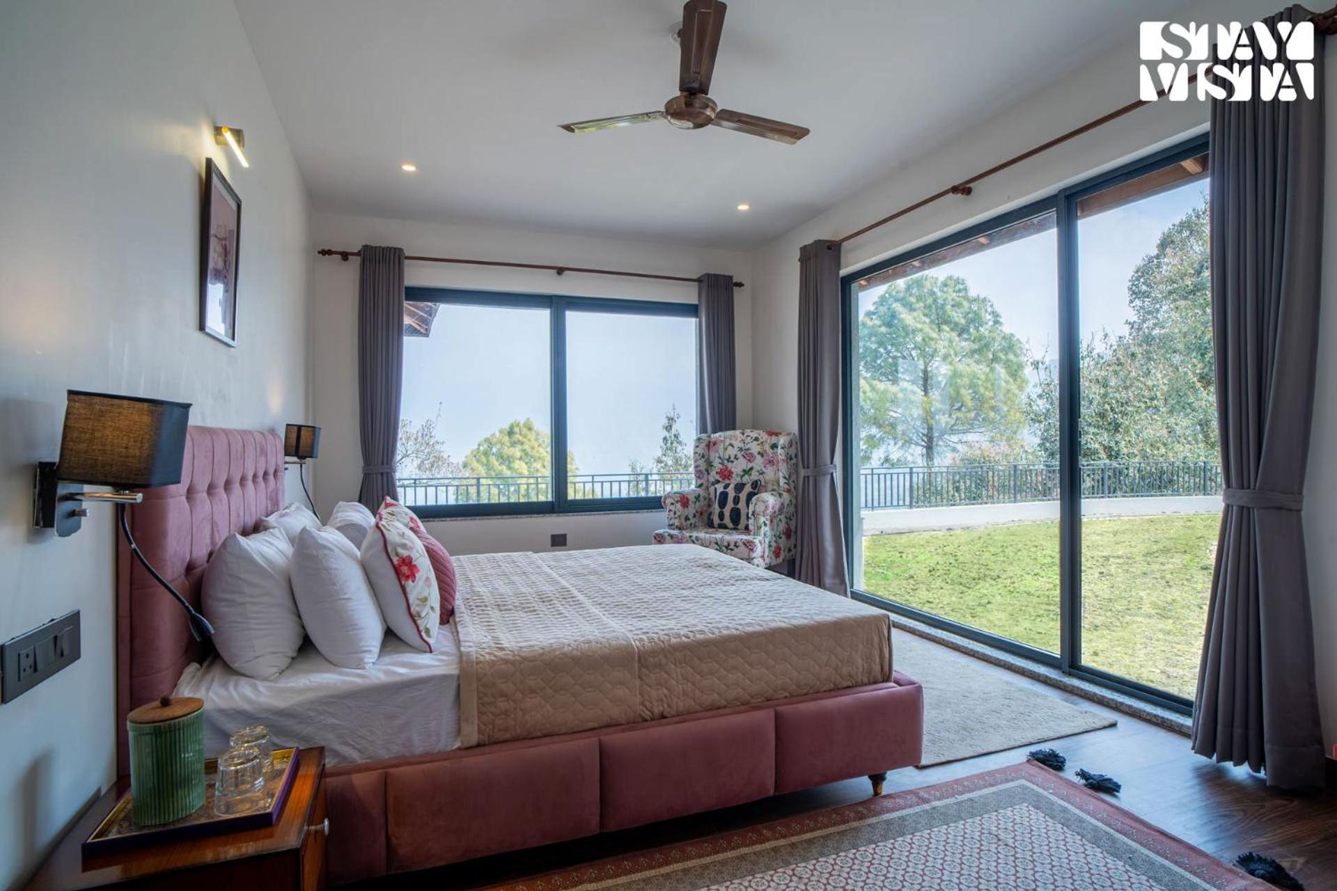 StayVista at Summerfield Manor with Lawn & Valley View
