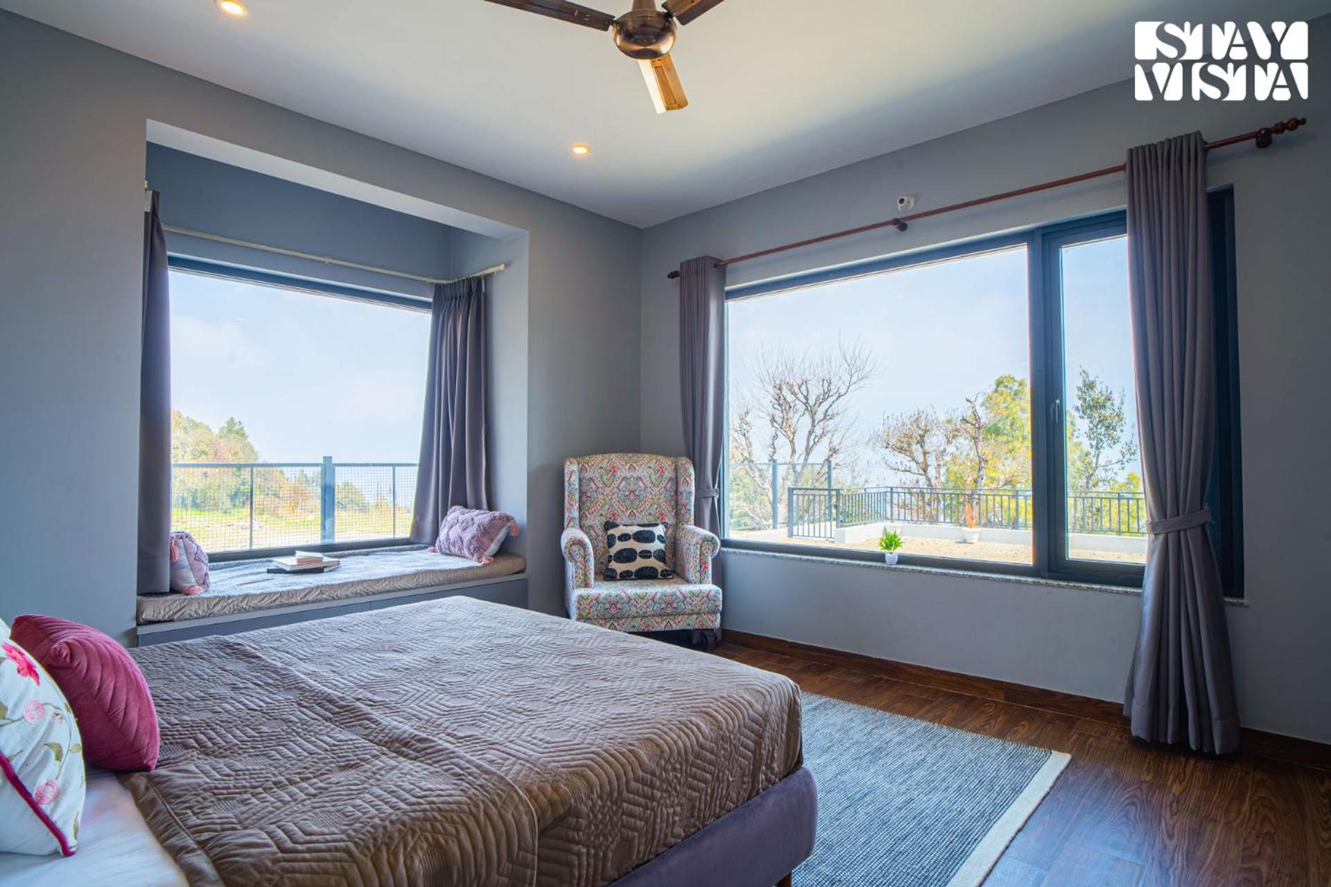StayVista at Summerfield Manor with Lawn & Valley View