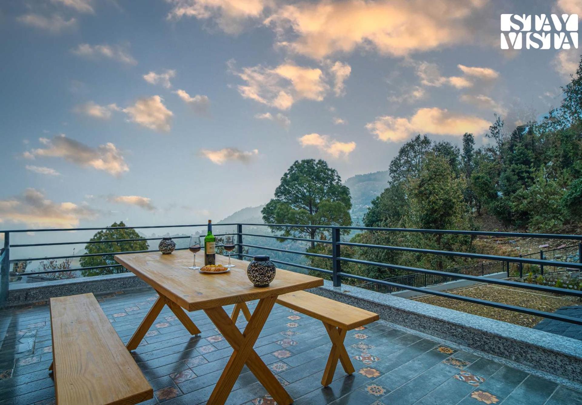 StayVista at Summerfield Manor with Lawn & Valley View