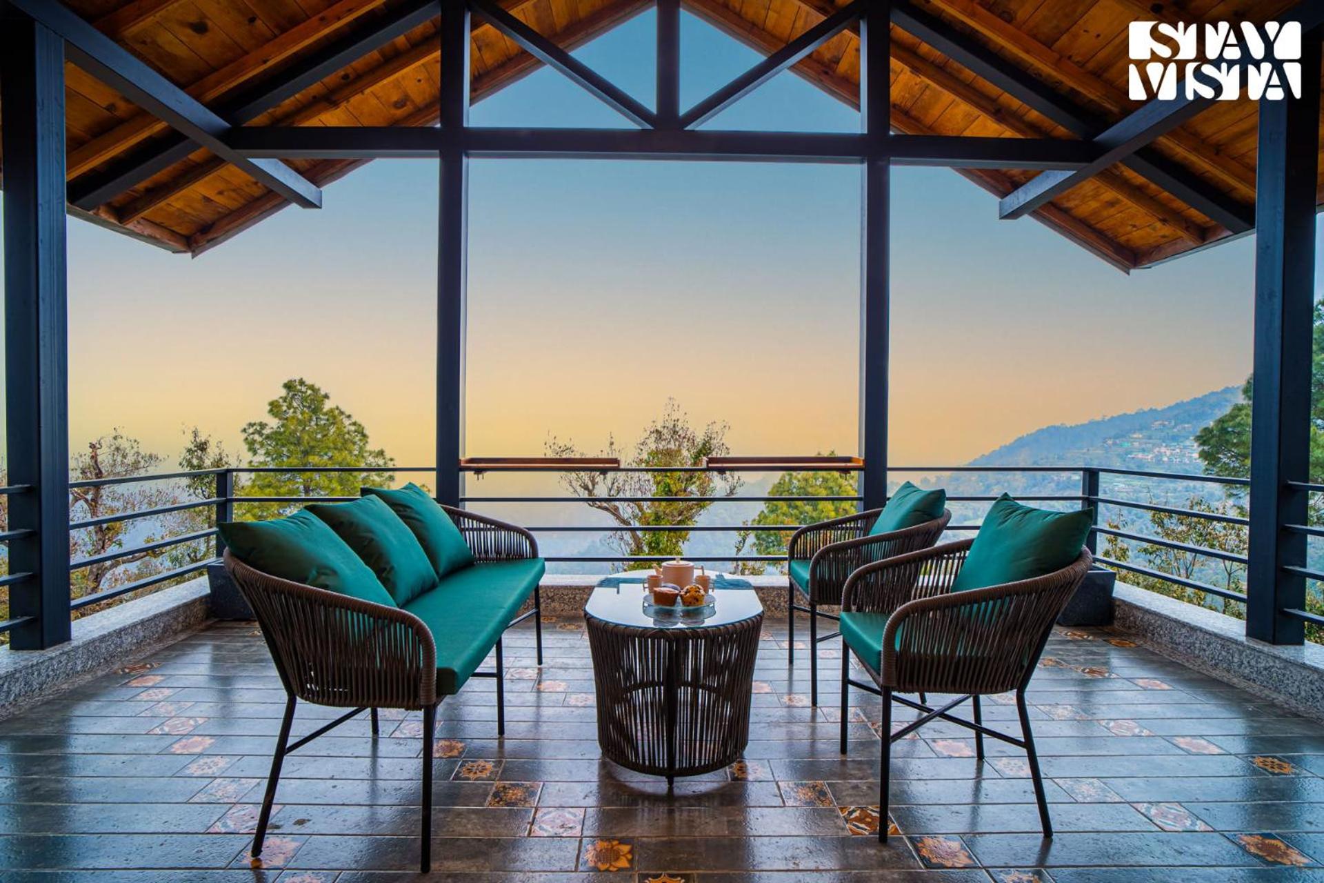 StayVista at Summerfield Manor with Lawn & Valley View