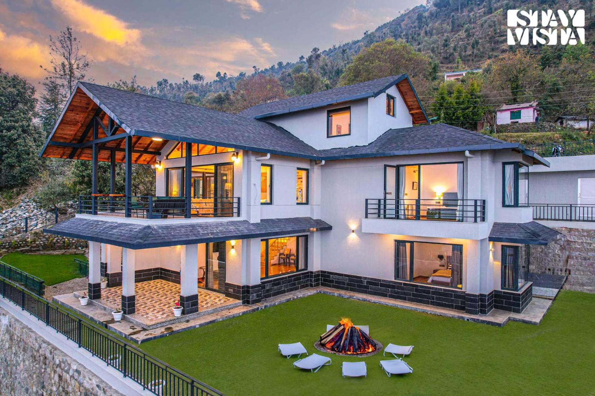 StayVista at Summerfield Manor with Lawn & Valley View