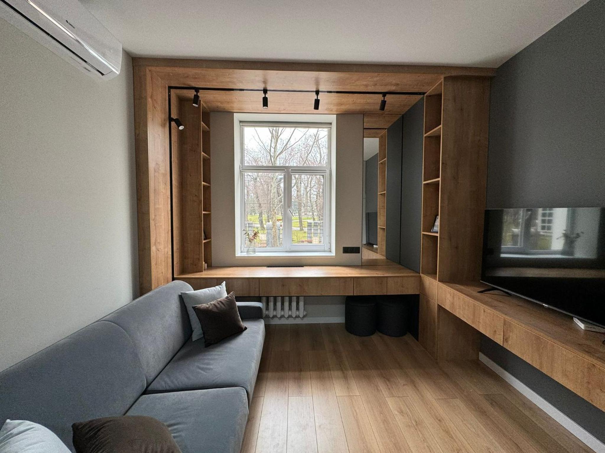 Cathedral Park Modern studio view 2