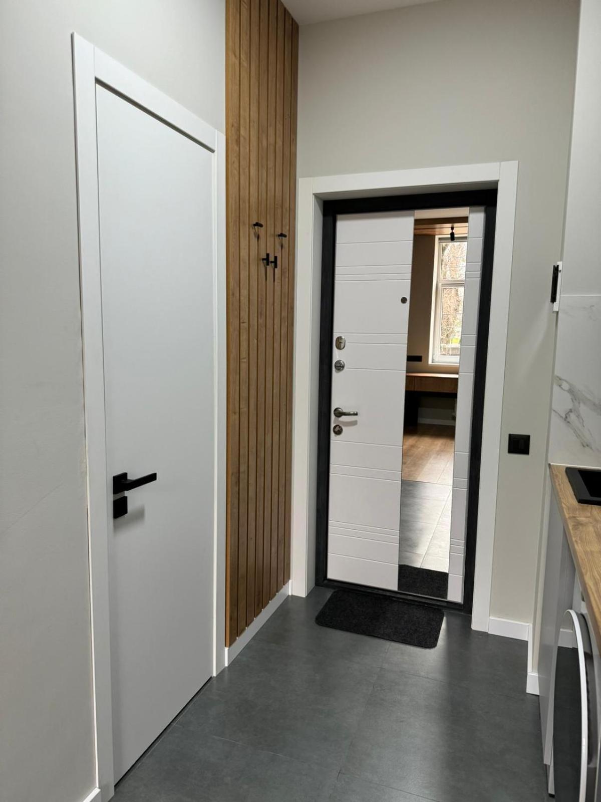 Cathedral Park Modern studio view 4