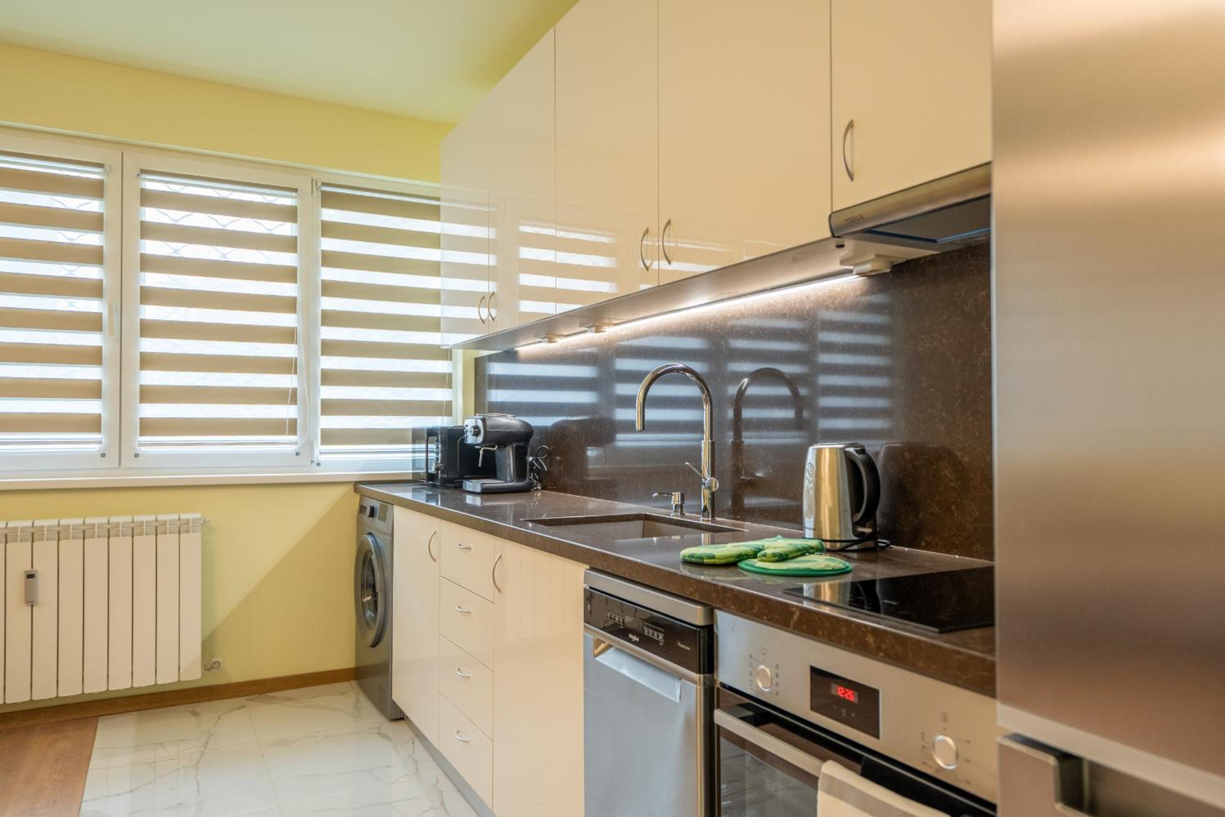 Top Location Central New & Spacious 3 BDR apt Medical Academy