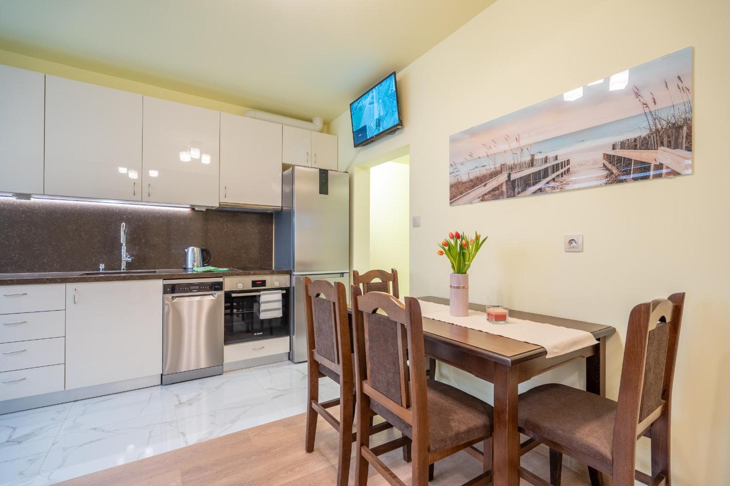 Top Location Central New & Spacious 3 BDR apt Medical Academy