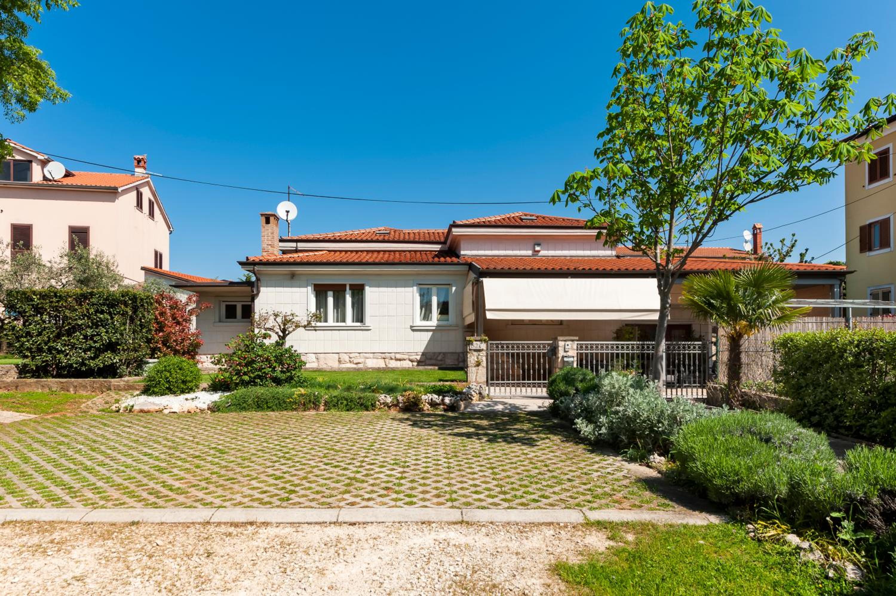Holiday Home Istarska, private garden and hot tub