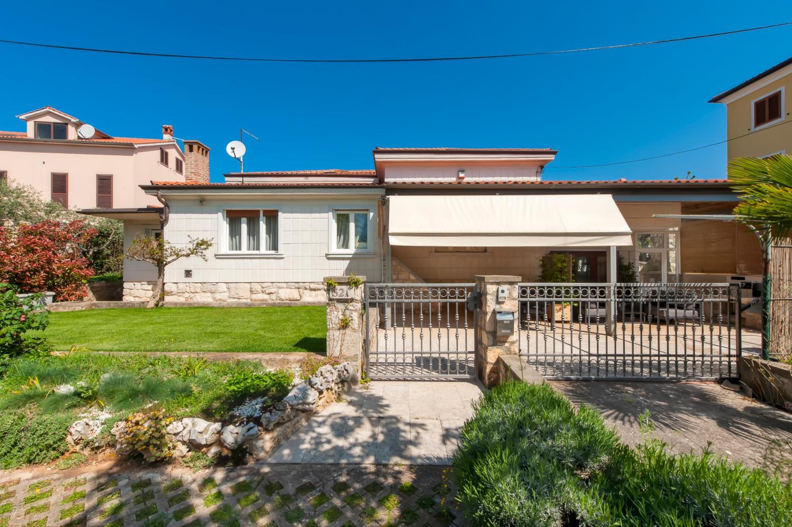 Holiday Home Istarska, private garden and hot tub