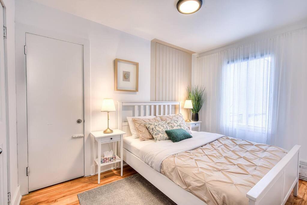 Plateau Escape & Nightlife Adventures! Downtown Super Value! Full 1BR Apartments