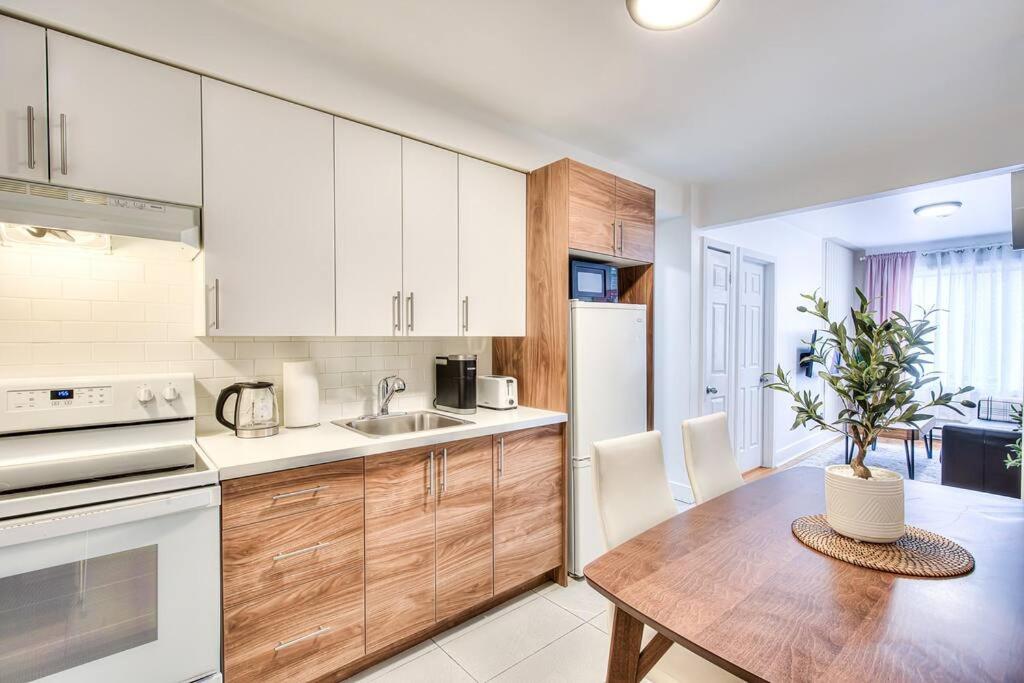 Plateau Escape & Nightlife Adventures! Downtown Super Value! Full 1BR Apartments