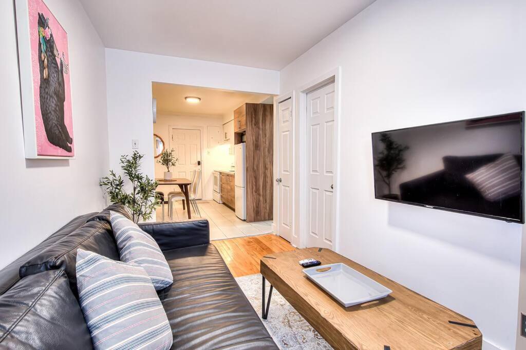 Plateau Escape & Nightlife Adventures! Downtown Super Value! Full 1BR Apartments