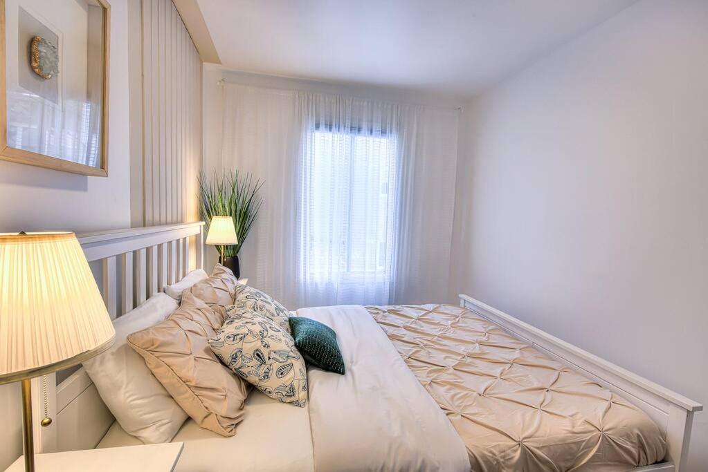 Plateau Escape & Nightlife Adventures! Downtown Super Value! Full 1BR Apartments