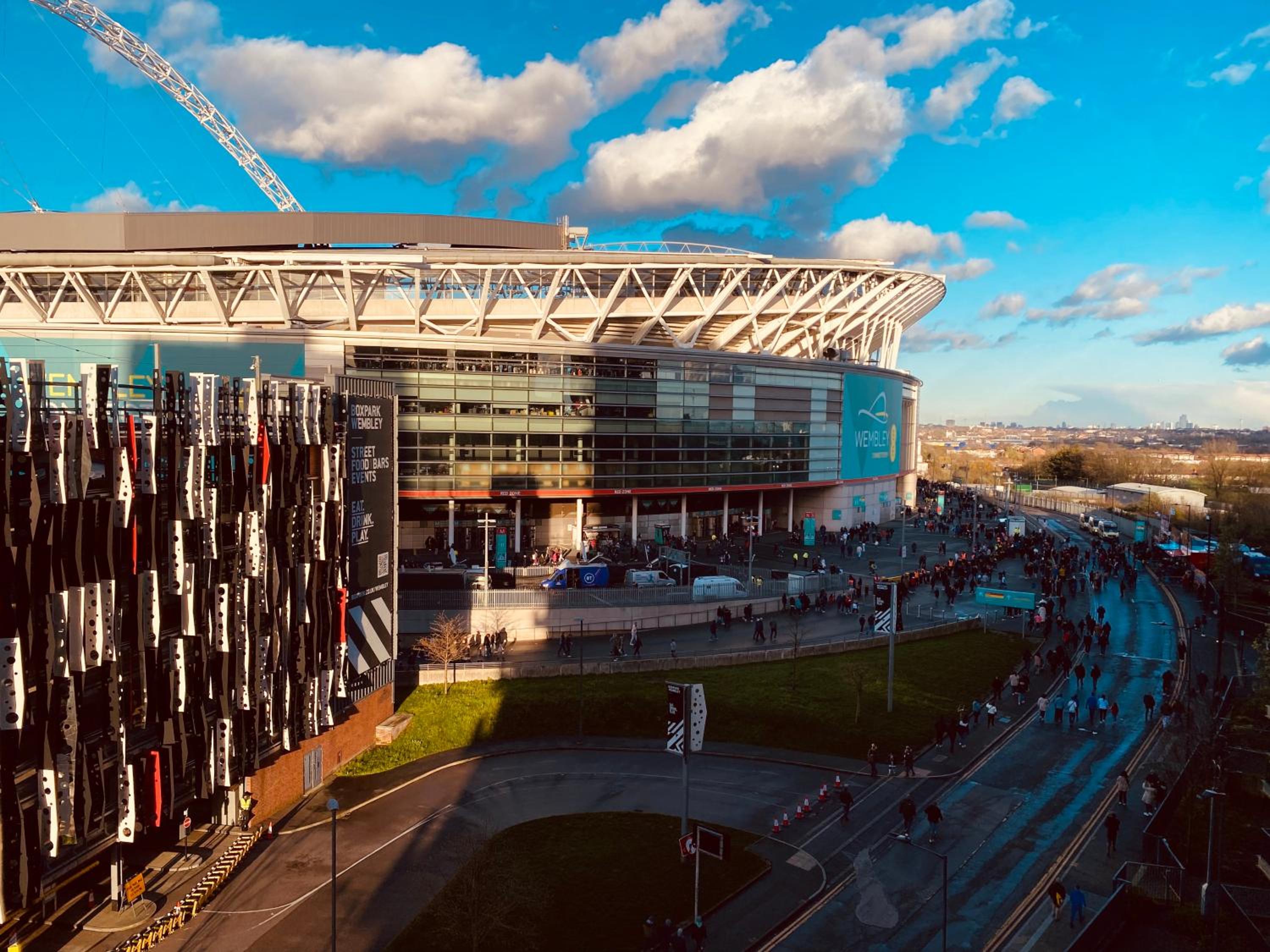 Homely 2-Bed Apartment with stunning Views Wembley photo 5