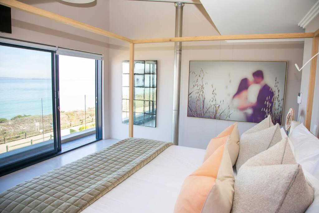 Villa ON The Beach with pool and inverter