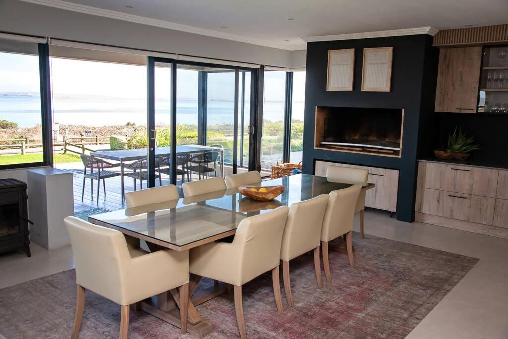 Villa ON The Beach with pool and inverter