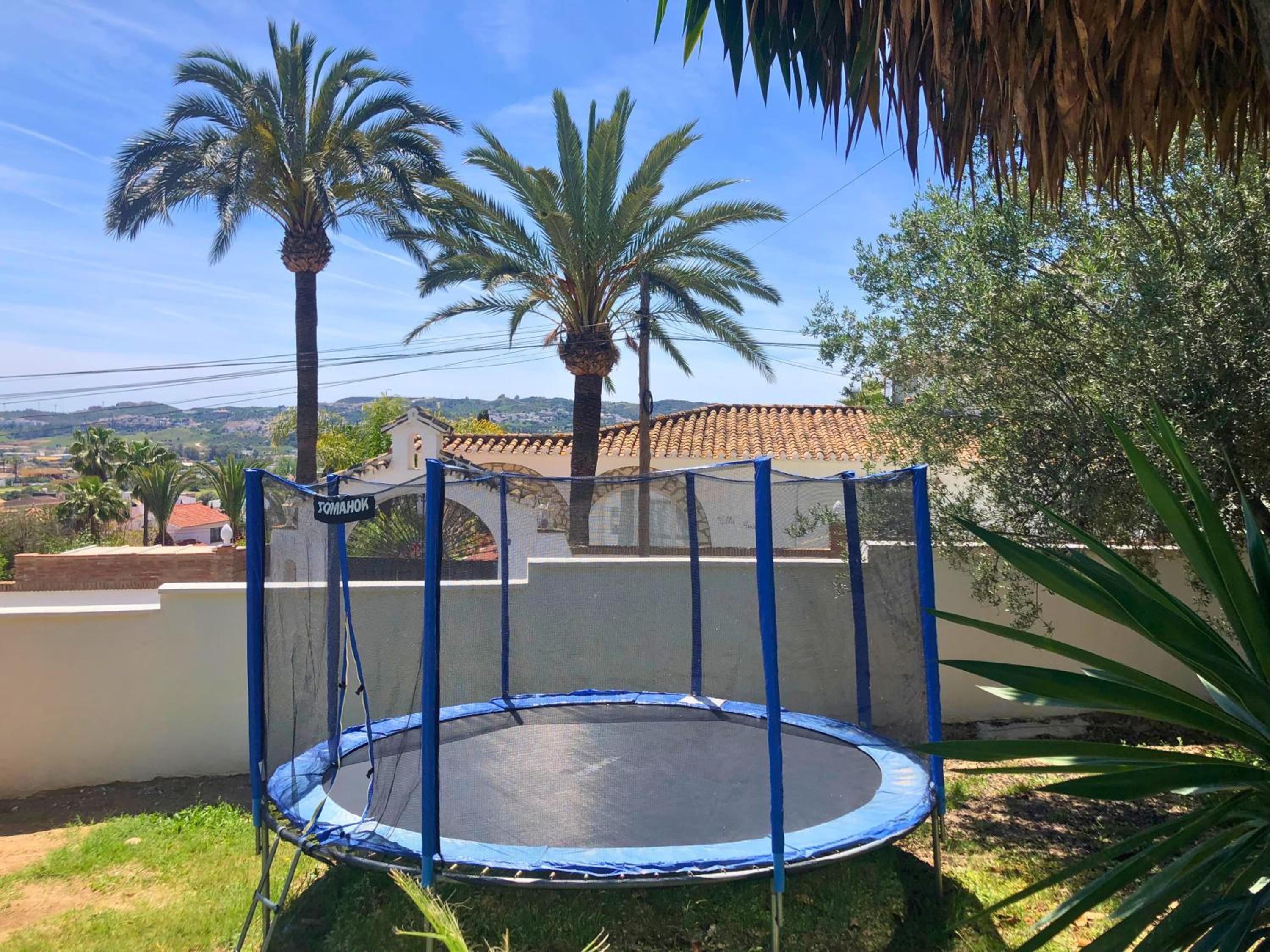 Private & charming self-contained apartment on beautiful Villa