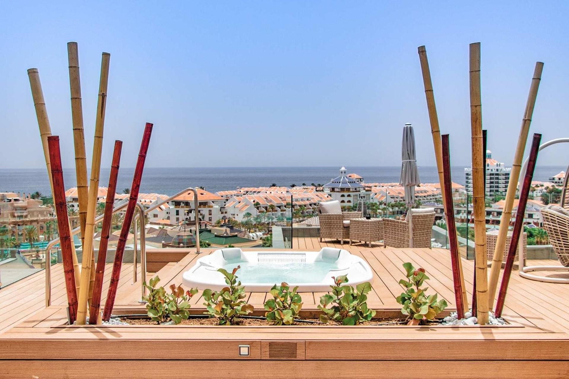 Spring Hotel Vulcano en Playa de las Americas — roof