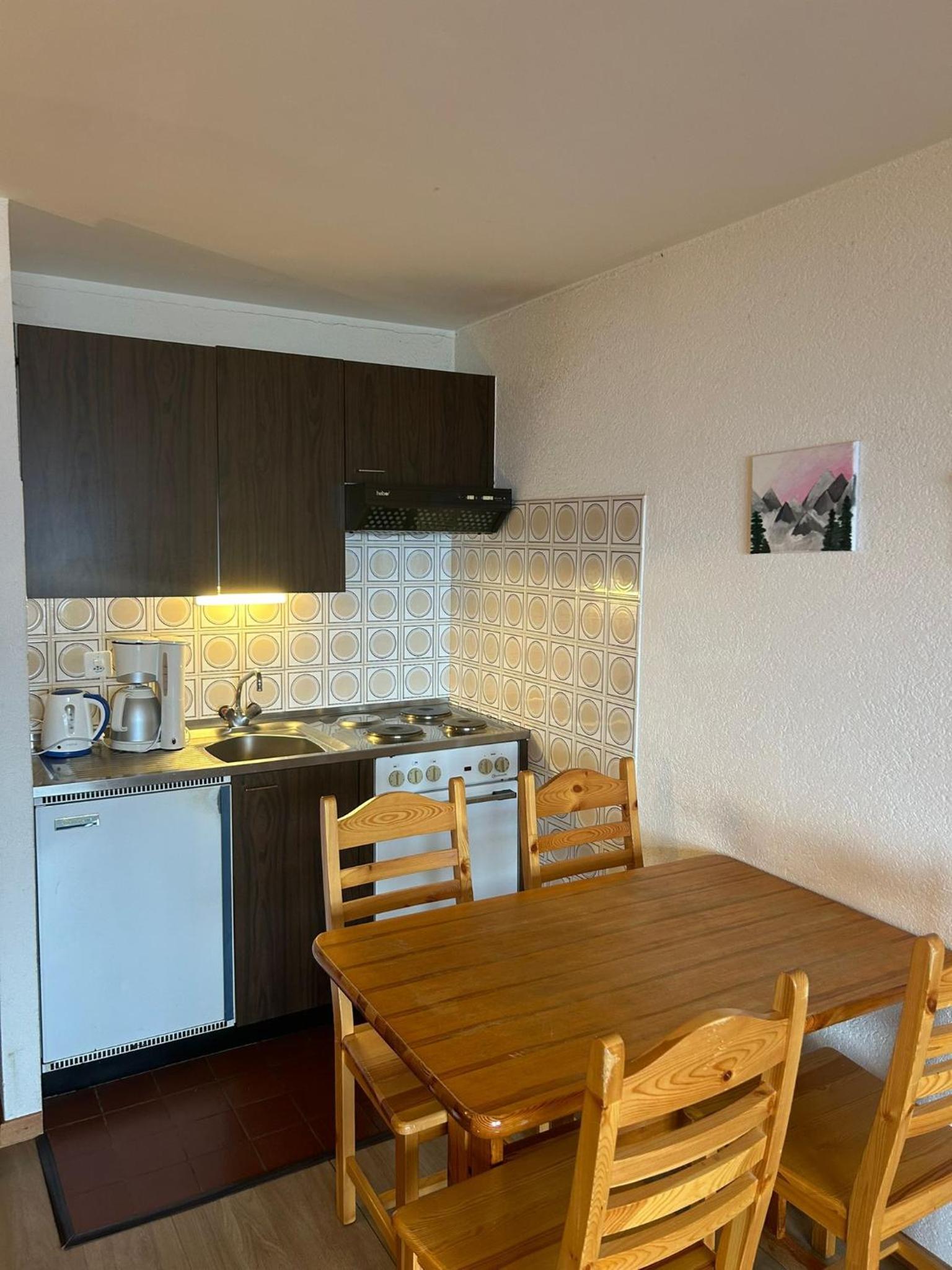 Bellevue PLEASANT & COMFORTABLE apartments view 2